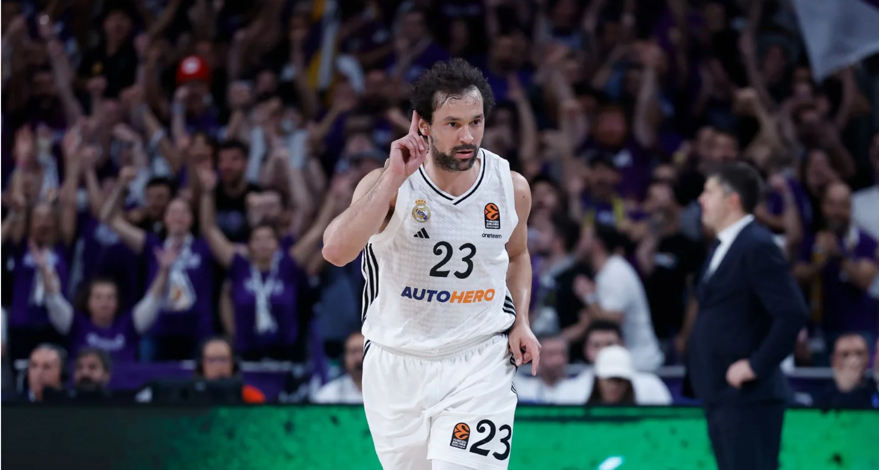 Sergio Llull, jugador del Real Madrid, celebra un triple anotado