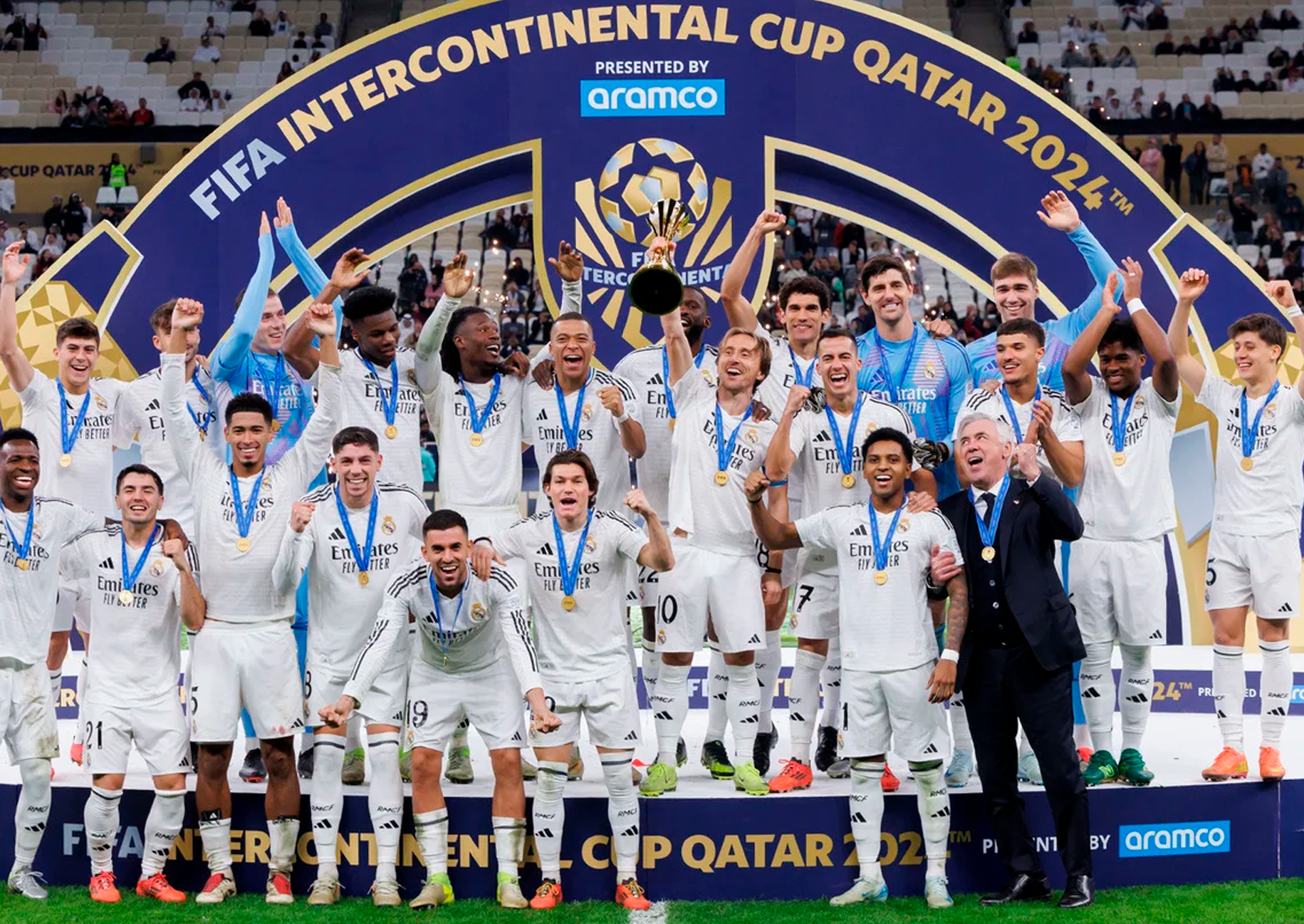 Los jugadores del Real Madrid celebran el título de la Copa Intercontinental
